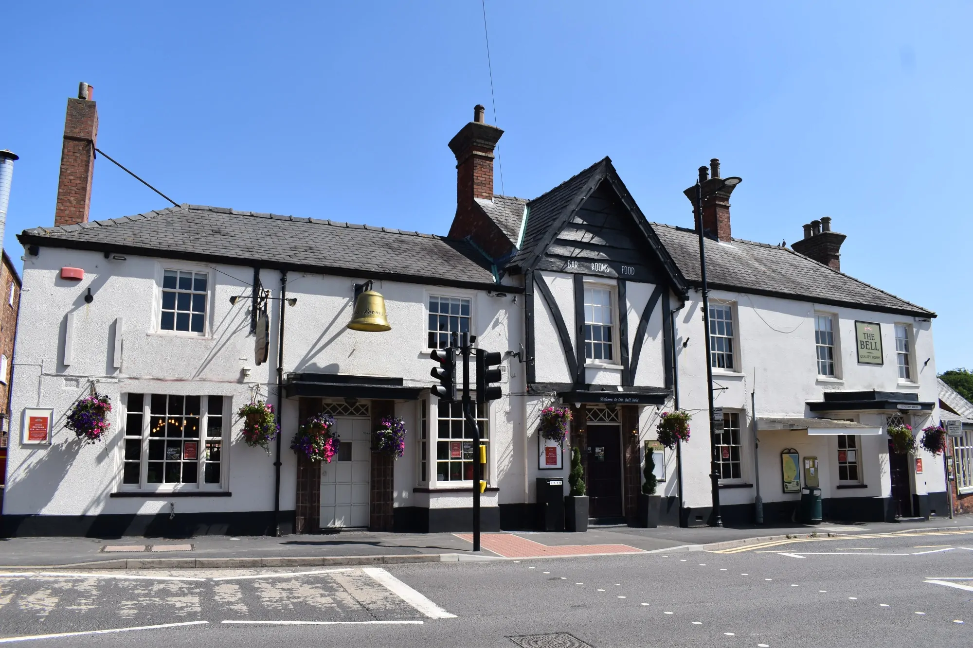 Batemans Pub - The Bell Hotel, Burgh le Marsh - Exterior Front