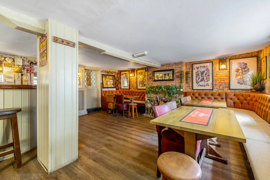 Batemans Pub - Kings Head, Horncastle - Bar & Seating