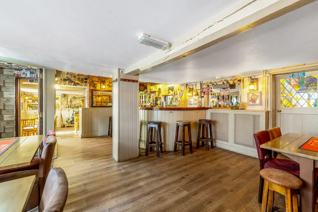 Batemans Pub - Kings Head, Horncastle - Bar & Seating