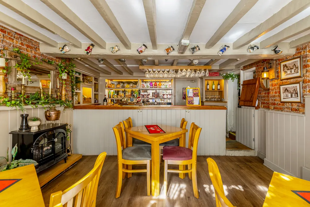 Batemans Pub - Kings Head, Horncastle - Bar & Seating