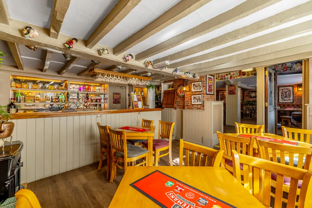 Batemans Pub - Kings Head, Horncastle - Bar & Seating