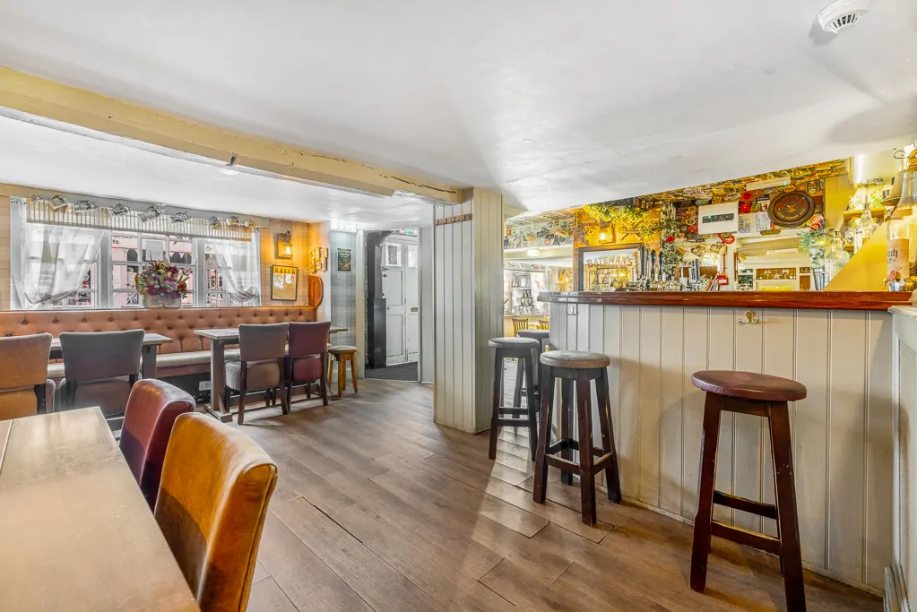 Batemans Pub - Kings Head, Horncastle - Bar & Seating
