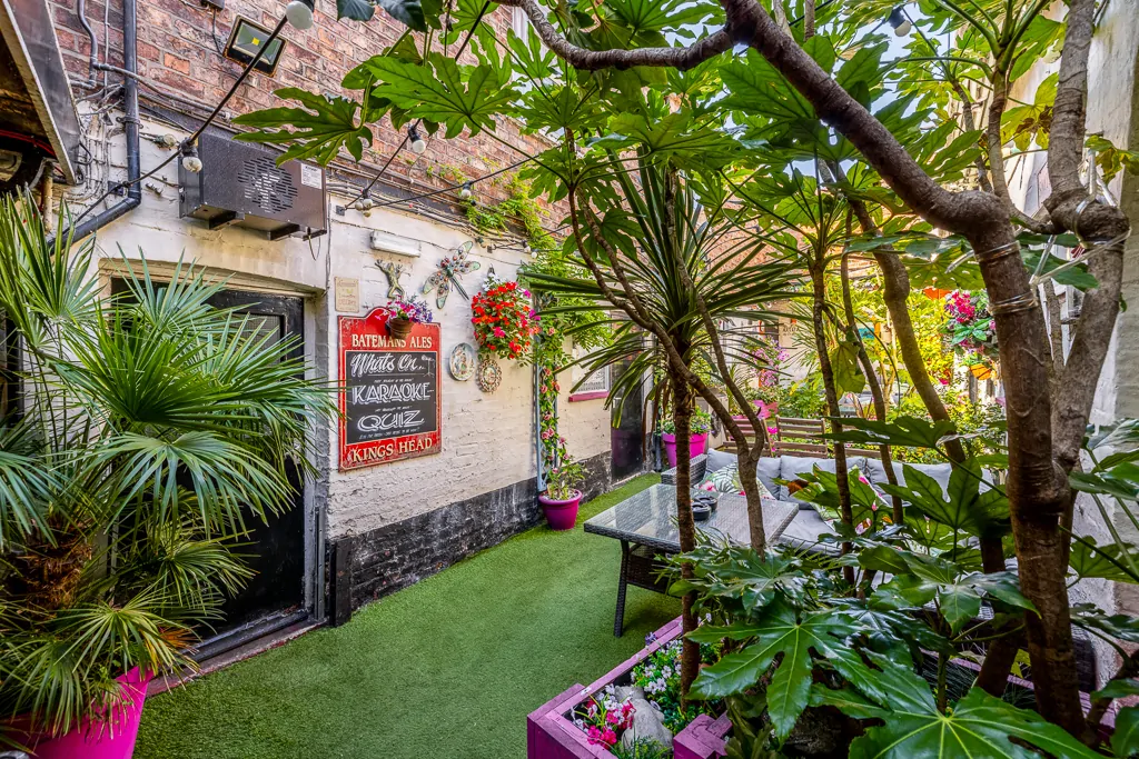 Batemans Pub - Kings Head, Horncastle - Beer Garden & Outside Seating Area