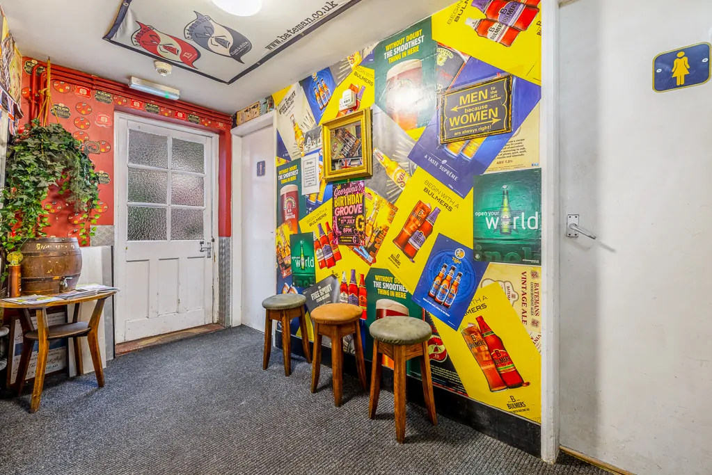 Batemans Pub - Kings Head, Horncastle - Hallway, Toilets & Seating