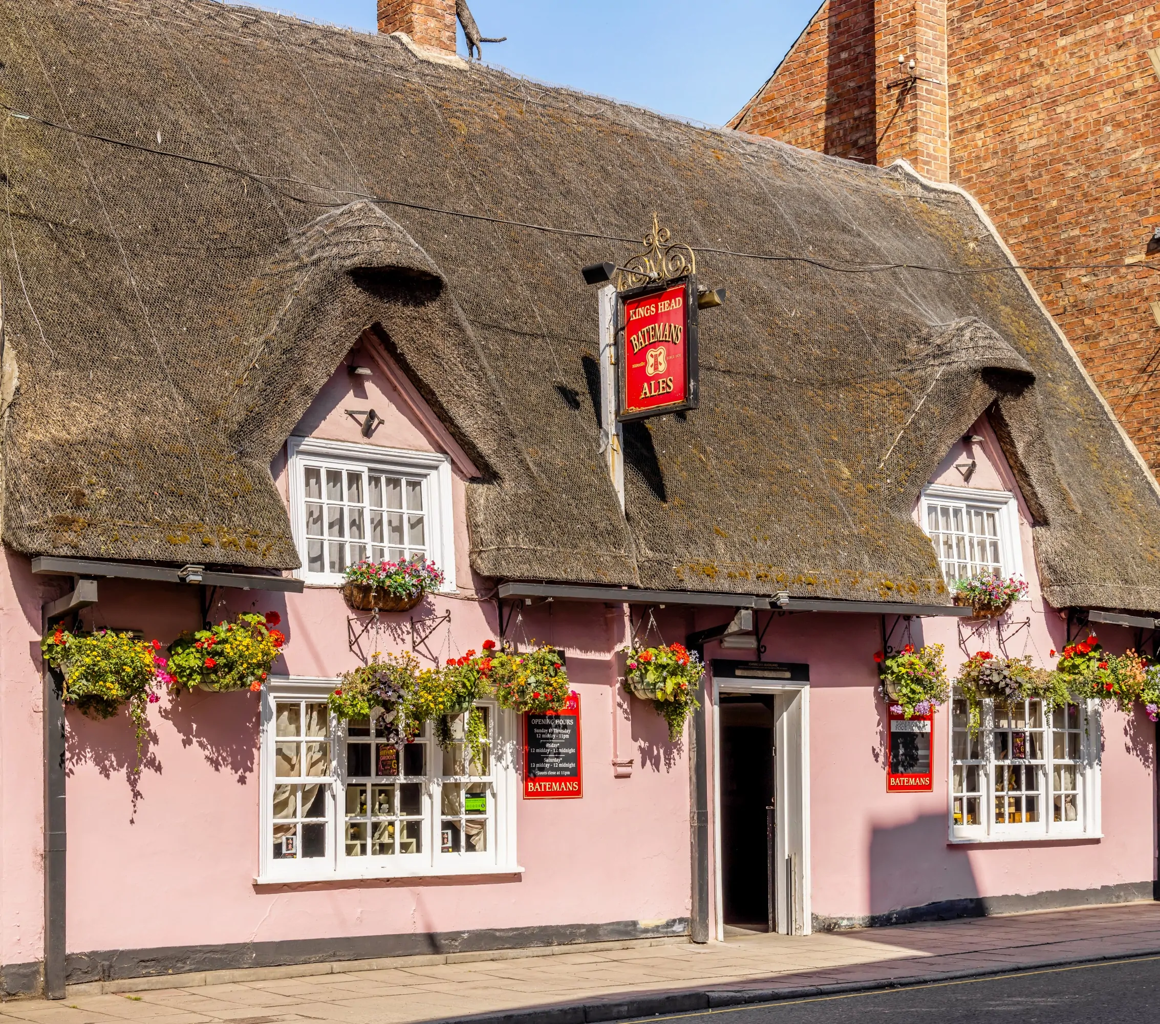 Batemans Pub - Kings Head, Horncastle 'The Thatch' - Picturesque Exterior Photo