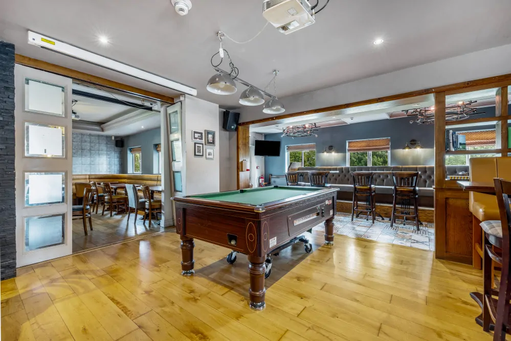 Batemans Pub - The Fairways, Brinsworth - Bar and Pool Table