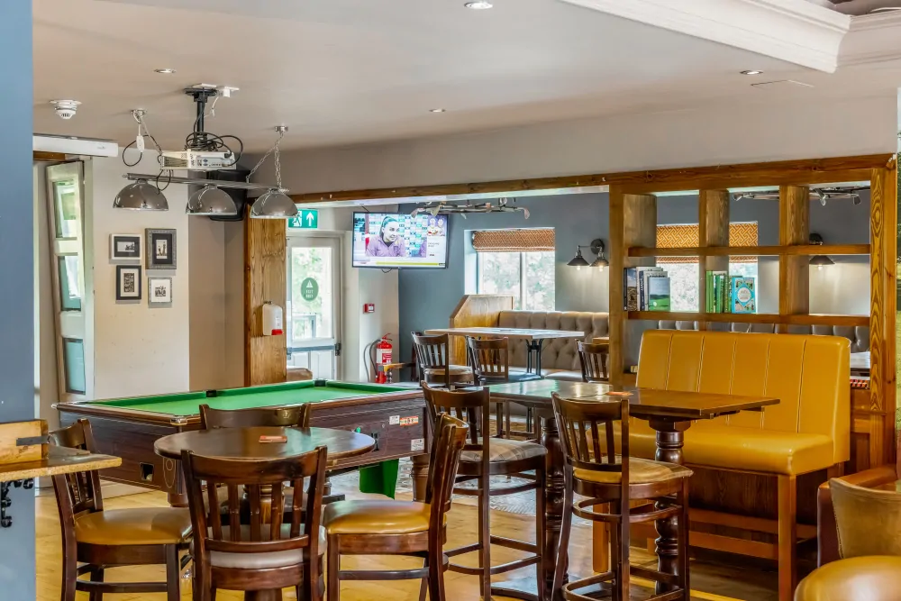 Batemans Pub - The Fairways, Brinsworth - Bar and Pool Table