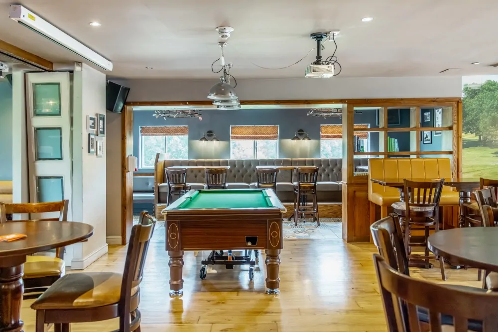 Batemans Pub - The Fairways, Brinsworth - Bar and Pool Table