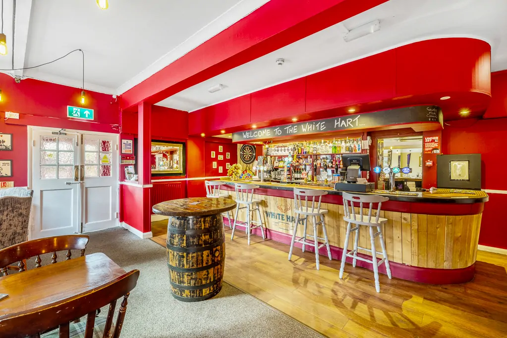Batemans Pub - White Hart, Nettleham - Bar & Seating