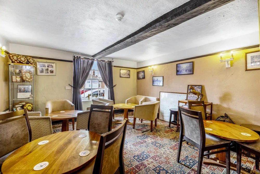 Batemans Pub - White Hart. Great Staughton - Bar, Dining & Restaurant Seating