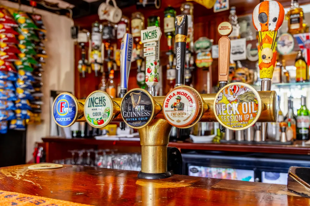 Batemans Pub - White Hart. Great Staughton - Bar Draught Beer & Spirits