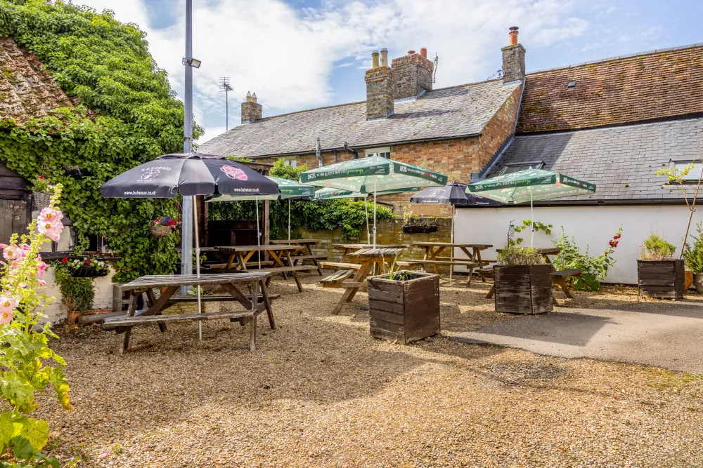 Batemans Pub - White Hart. Great Staughton - Beer Garden