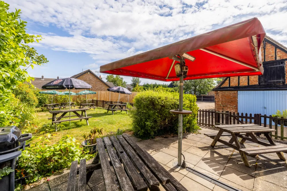 Batemans Pub - White Hart. Great Staughton - Beer Garden