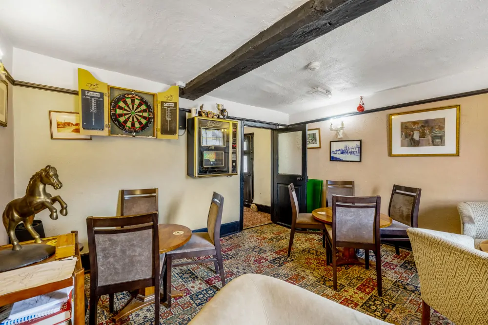 Batemans Pub - White Hart. Great Staughton - Dartboard, Jukebox, Dining & Restaurant Seating